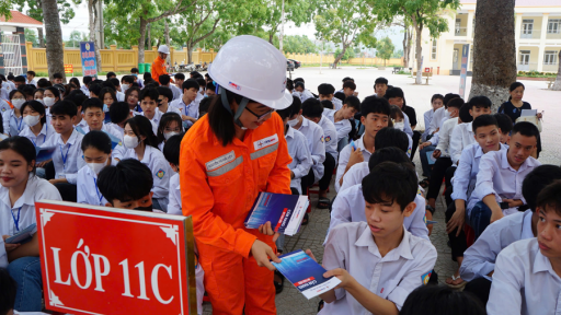 EVNNPC hoàn thành xuất sắc nhiệm vụ đảm bảo cung cấp điện an toàn, ổn định cho 27 tỉnh, thành phố
