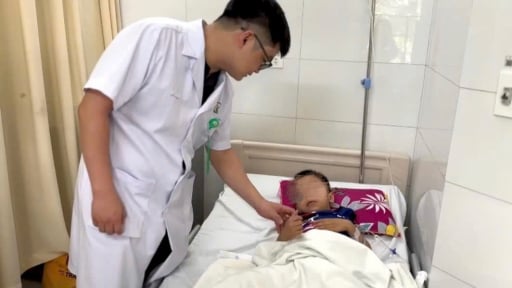 Bé 6 tuổi tổn thương vùng kín nghiêm trọng vì bị cuốn vào máy ép nước mía