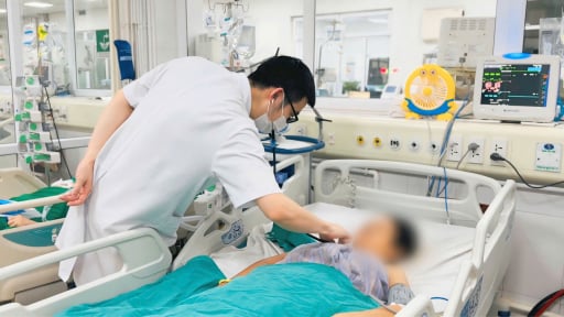 Tiêm khớp vai ở phòng khám tư, một phụ nữ nguy kịch