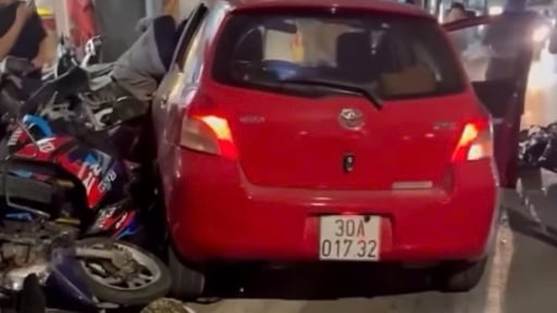Vụ ô tô tông liên hoàn 6 xe máy ở Hà Nội: Kết quả kiểm tra nồng độ cồn và ma túy với tài xế