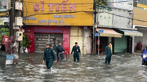 Cơn mưa dị thường ở TP.HCM, chuyên gia nói rất hiếm khi xảy ra