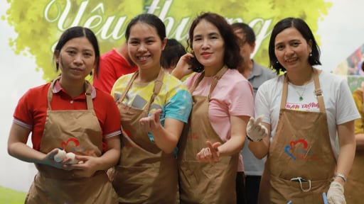 Từ bục giảng đến bếp cơm thiện nguyện: Bài học về lòng nhân ái từ thầy cô Trường Tiểu học Lê Quý Đôn 