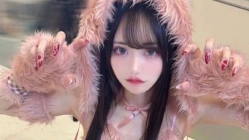 'Nữ thần cosplay' làm điều kinh hoàng với bạn trai vì lý do khó ngờ