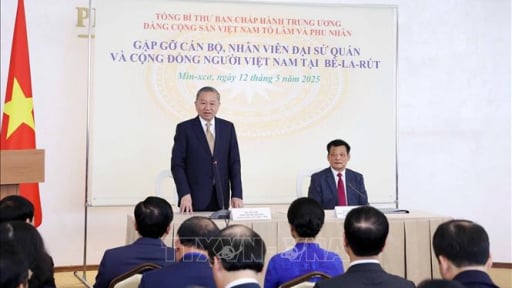 Tổng Bí thư Tô Lâm gặp cộng đồng người Việt Nam tại Belarus