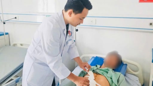 Mất ngủ dài ngày, người đàn ông tự làm hại mình, sốc mất máu nghiêm trọng