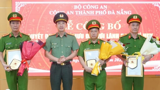2 Trưởng phòng và 1 Phó phòng Công an TP Đà Nẵng nghỉ hưu trước tuổi