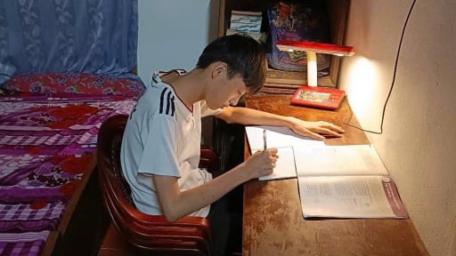 Bố mất sớm, mẹ mắc bệnh tim nặng, cậu học trò cầu cứu sự giúp đỡ