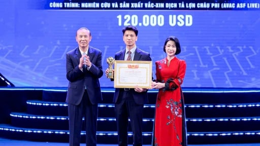 Tác giả vaccine Dịch tả lợn châu Phi được vinh danh tại giải thưởng khoa học lớn nhất Việt Nam trị giá 120.000 USD