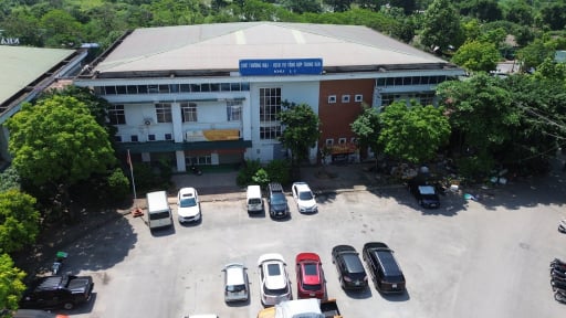 Hiện trạng trung tâm thương mại gần 17.000 m2 dự kiến làm trụ sở phường mới ở Hà Nội