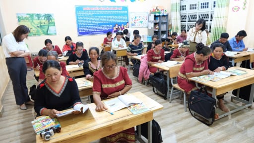Mở lớp xóa mù chữ cho người dân, điểm sáng về giảm nghèo bền vững ở Lâm Đồng