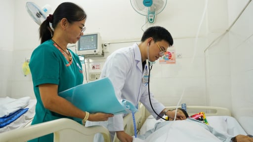 Cứu sống bệnh nhân 66 tuổi hẹp khít van động mạch chủ
