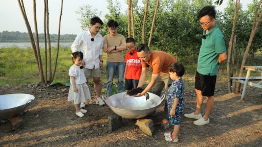 'Bố ơi, mình đi đâu thế?' tái xuất cùng màn thử thách miệt vườn, các nông dân nhí rơi nước mắt khi làm bè chuối vượt sông