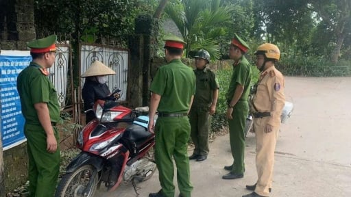 Sắp xếp đơn vị hành chính: Công an xã có được dừng xe kiểm tra nồng độ cồn?