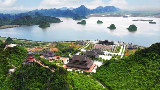 Hà Nam: Chùa Tam Chúc miễn phí xe điện, thuyền và suất ăn cho du khách chiêm bái xá lợi Phật
