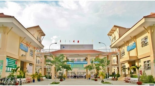 Nữ sinh lớp 7 ở TP.HCM bị đa chấn thương sau cú ngã từ tầng 1 tại trường học