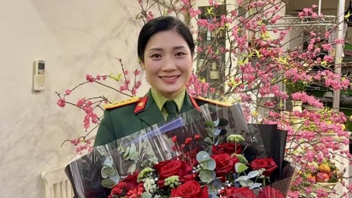 Ngôi sao bóng chuyền nữ Việt Nam mang quân hàm thượng tá thông báo 'toàn thân hết độc...'