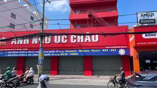 Trung tâm Anh ngữ Úc Châu đột ngột đóng cửa, nhiều phụ huynh đứng ngồi không yên