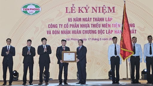 Công ty CP Nhựa Thiếu niên Tiền Phong kỷ niệm 65 năm thành lập và đón nhận Huân chương Độc lập hạng Nhất