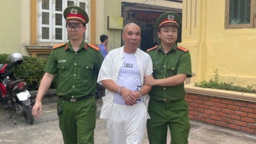 TIN NÓNG 24 GIỜ QUA: Bắt đối tượng đánh người dân rồi xúc phạm công an; tin mới vụ 100 tấn thực phẩm chức năng, thiết bị y tế giả
