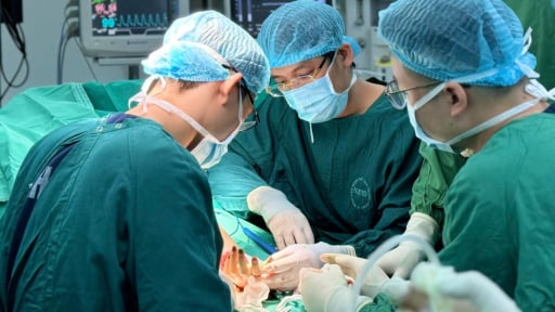 Đau nhức cổ tay tưởng viêm khớp hóa ra ung thư hiếm