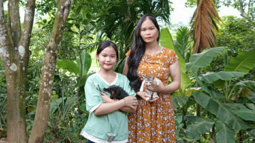 Mẹ đơn thân làm phụ hồ kiếm từng đồng nuôi con: 
'Con gái học giỏi nhưng tôi lo không đủ tiền cho con học tiếp' 