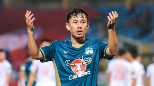 3 'đại gia' đại chiến vì tiền vệ Minh Vương: CLB nào chiếm ưu thế?