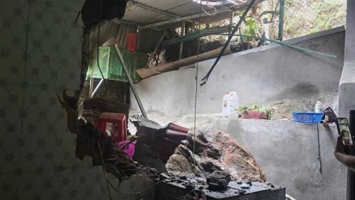 Yên Bái: Kinh hoàng đá lăn vào nhà dân sau mưa lớn