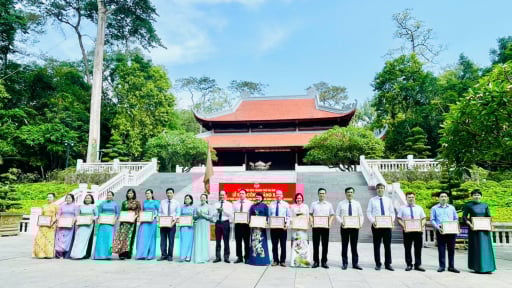 Hội Nông dân TP Hà Nội tổ chức Lễ báo công dâng Bác, khen thưởng 40 tập thể, cá nhân xuất sắc nhất
