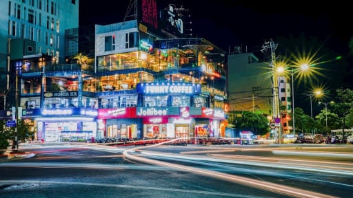 Phố đi bộ xuất hiện, Quy Nhơn - thành phố hạnh phúc của Bình Định có 'phố sáng, người vui, tiền chảy' sau 18h?