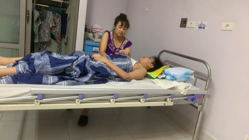 Nhói lòng cảnh mẹ nghèo cầu xin sự sống cho con trai mắc bệnh tim nguy kịch