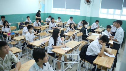 Tuyển sinh lớp 10 TP.HCM: Khi trường công là cánh cửa hy vọng duy nhất

