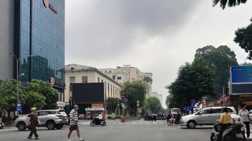 Sáng nay bầu trời TP.HCM mờ đục, không khí mát mẻ do đâu?