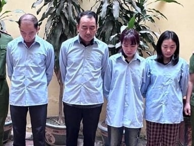 Bí thư phường ở Hà Nội 'vòi tiền' chủ bãi xe trái phép, có thể bị xử lý thế nào?