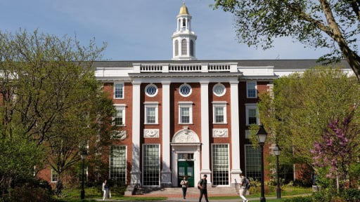 Sinh viên choáng váng vì chính quyền Mỹ tước quyền tuyển sinh quốc tế của Đại học Harvard