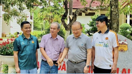 HLV Park Hang-seo tới HAGL