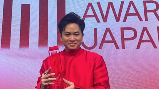 Tùng Dương được nghệ sĩ, khán giả quốc tế cổ vũ khi nhận giải thưởng Âm nhạc tại Nhật Bản