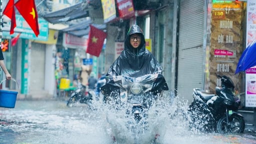 Trung tâm Dự báo khí tượng phát đi cảnh báo sáng sớm ngày 24/5 về nguy cơ ngập lụt ở Hà Nội
