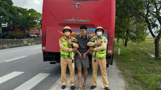 Cảnh sát giao thông trạm Diễn Châu, Nghệ An tóm gọn tên cướp gây án ở Hà Nội đang chạy trốn