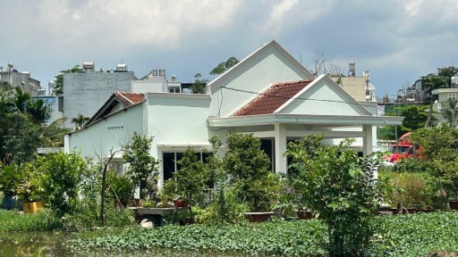 Hàng chục hộ dân ở TP Thủ Đức sống trong cảnh 'trời nắng cũng ngập'
