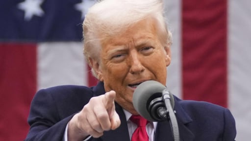 Ông Trump dọa áp thuế 50% lên đồng minh châu Âu, Brussels đáp trả 'rắn', thổi bùng nguy cơ thương chiến Mỹ-EU