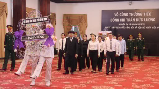 Đoàn Hội Nông dân TP HCM viếng nguyên Chủ tịch nước Trần Đức Lương