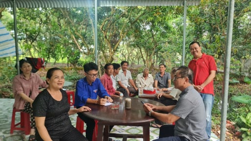 Một hợp tác xã ở Bến Tre làm cầu nối cho nông dân, chuẩn hóa vùng trái cây đặc sản