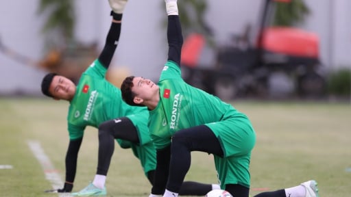 Hé lộ lý do HLV Kim Sang-sik “ngó lơ” Đặng Văn Lâm