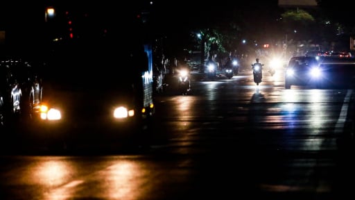 Hàng loạt tuyến đường không đèn, tối om giữa lòng Thủ đô