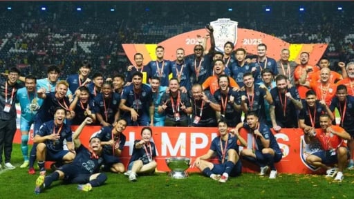 Tại sao Buriram United làm được, còn các CLB Việt Nam thì không?
