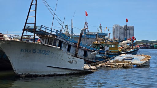 Âu thuyền lớn nhất miền Trung: Xác tàu hoang hóa, hiểm họa rình rập