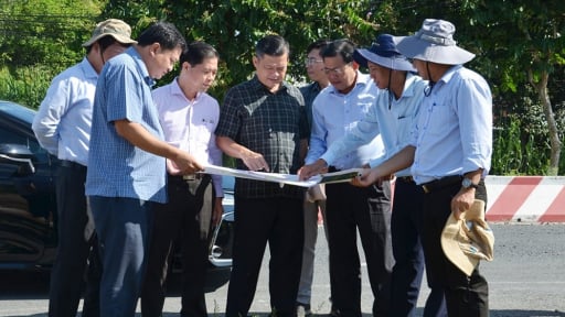 Lãnh đạo hai tỉnh An Giang, Kiên Giang gặp nhau, bàn kế hoạch làm con đường mới nối hai tỉnh, ngay trước giờ sáp nhập
