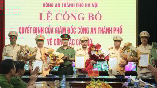 7 cán bộ lãnh đạo cấp phòng thuộc Công an Hà Nội tình nguyện nghỉ hưu khi sắp xếp bộ máy