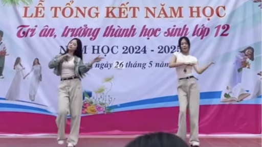 Tranh cãi clip 2 nữ sinh Nghệ An nhảy hiện đại trong lễ bế giảng: 'Xin đừng áp đặt suy nghĩ lên con trẻ'