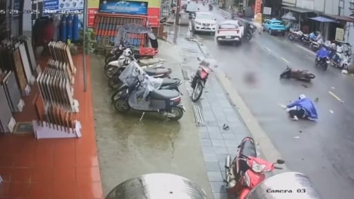 Ôtô tông liên hoàn 2 xe máy, bé 5 tuổi tử vong thương tâm